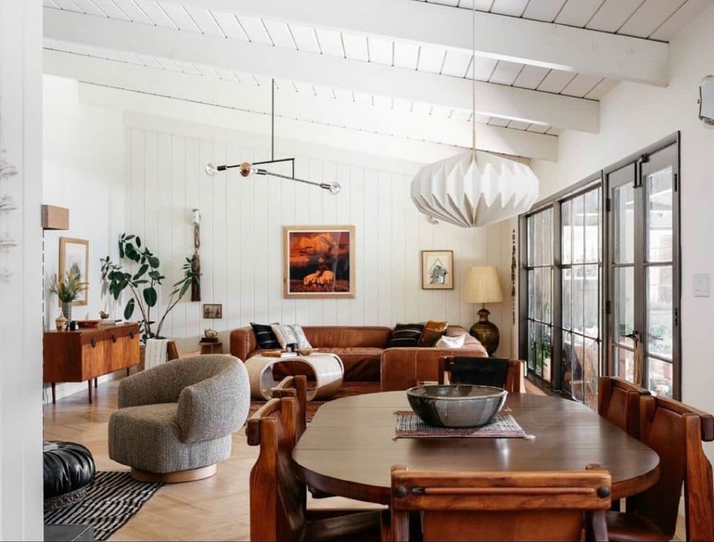 Example of Mid Century Modern Interior with specific stylistic pieces and furnishings in an open floor plan